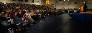 angela davis speaks to the une community